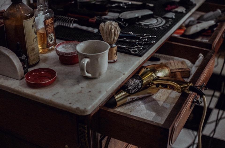 Akcesoria do potrzebne do pracy barbera